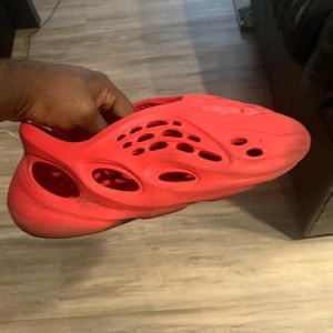 Yeezy vermilion Foam Runner